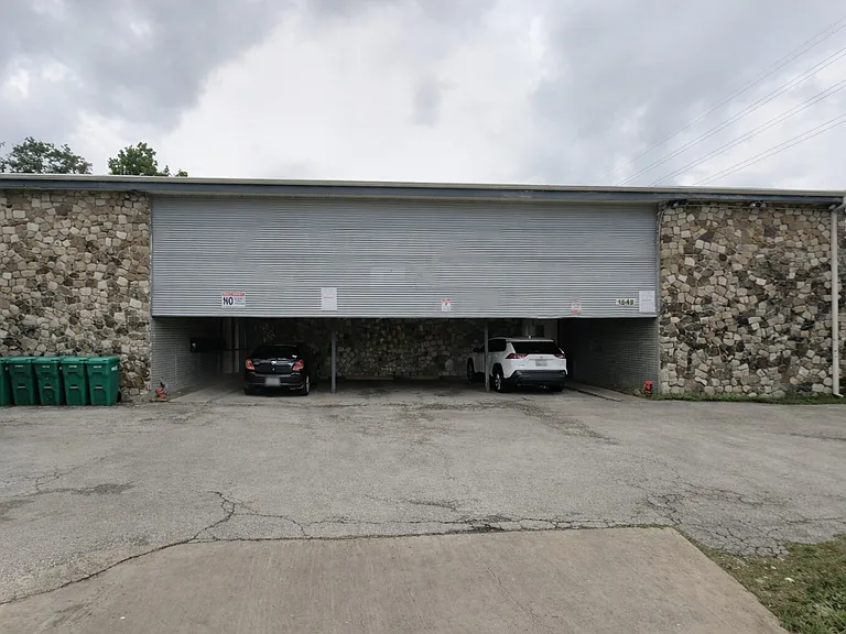 1849 Richmond Ave — Photo 2