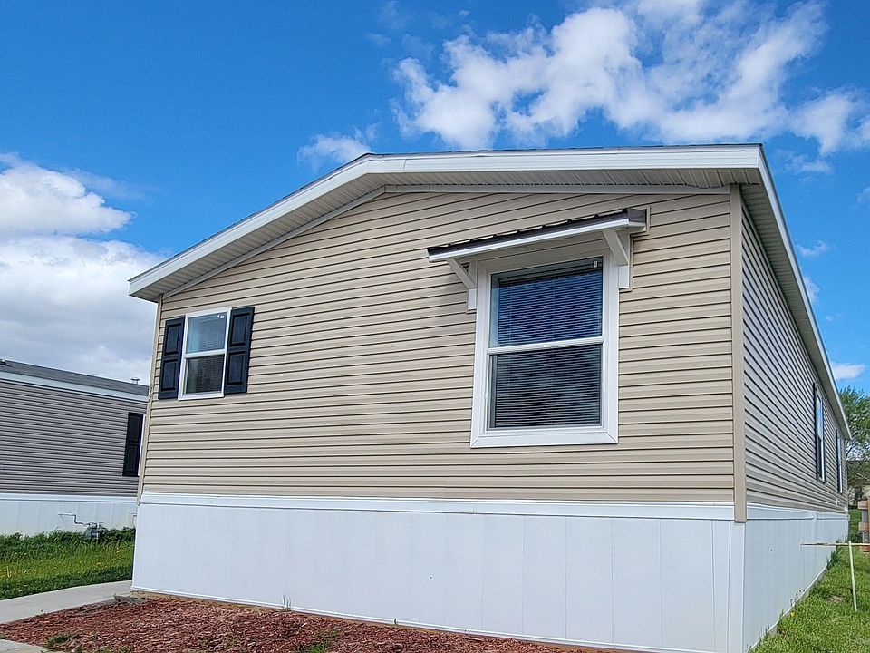 1st image of 228 Golfview Ct #92