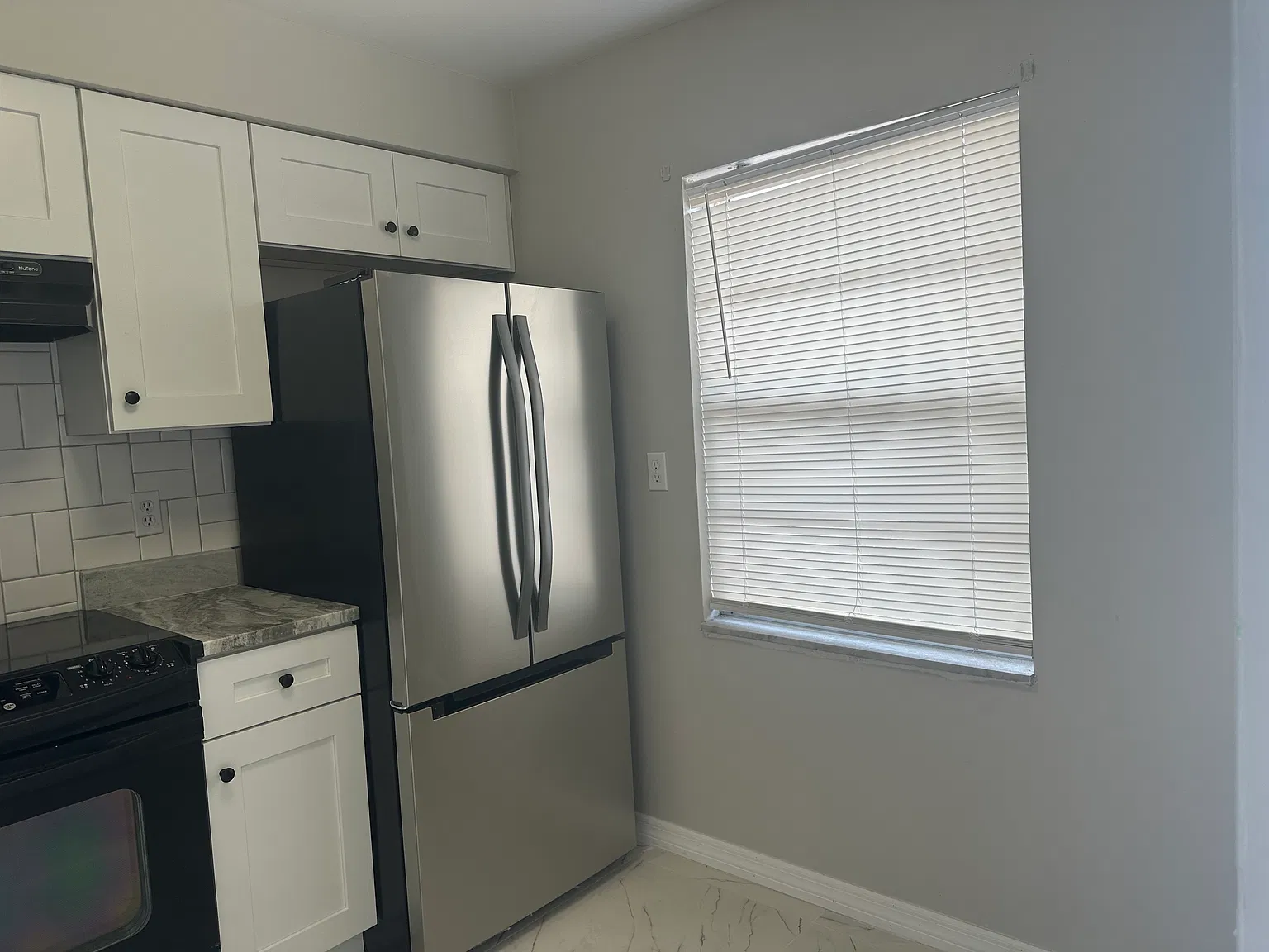 2 bed, 1000 sqft, $1,600 — Photo 2