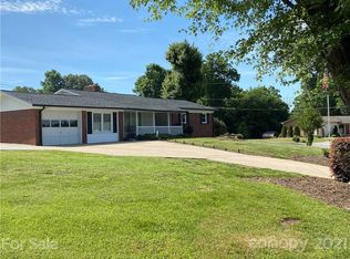 3585 Redcliff Dr, Lenoir, NC 28645