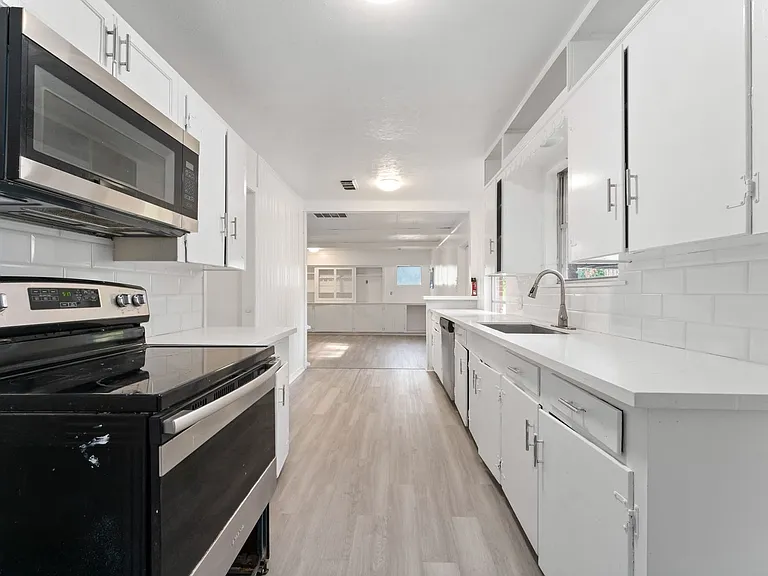 803 S 4th St — Photo 10