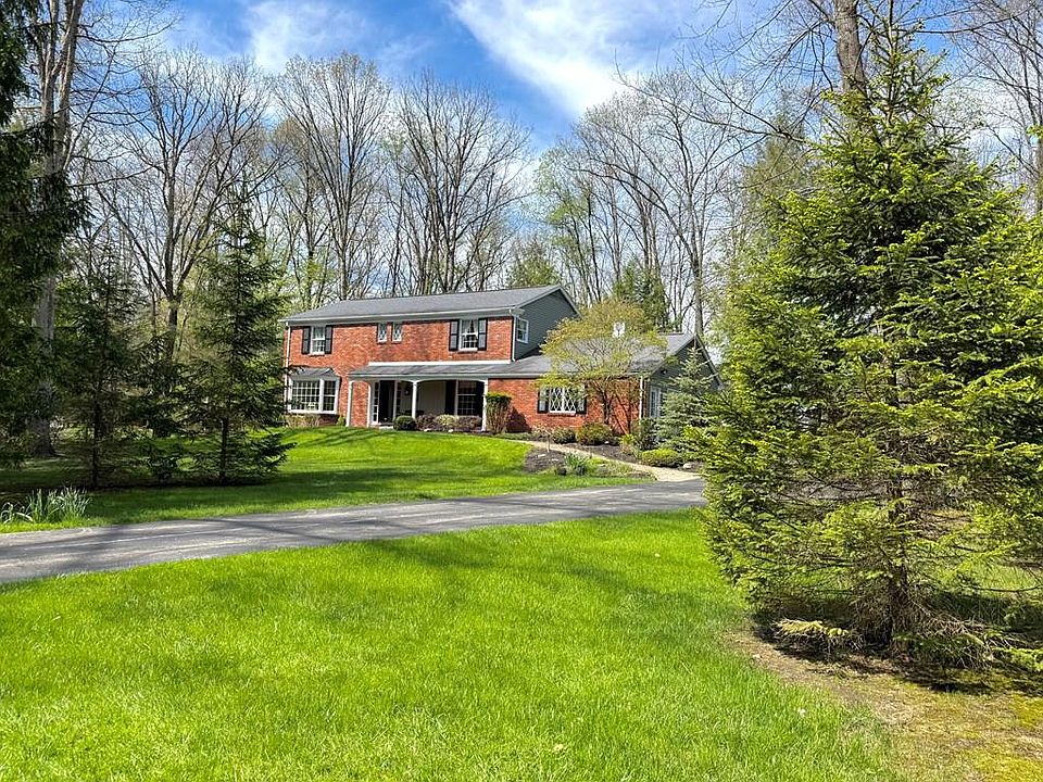 1st image of 16 Glenwood Dr