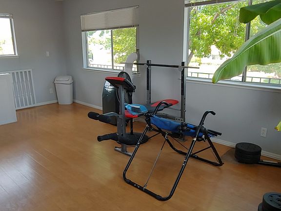 5th image of 4412 Venice Way