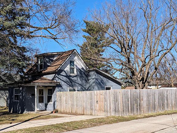 5th image of 212 Rose Ave
