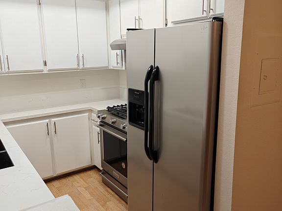3rd image of 222 S Catalina Ave Unit 4
