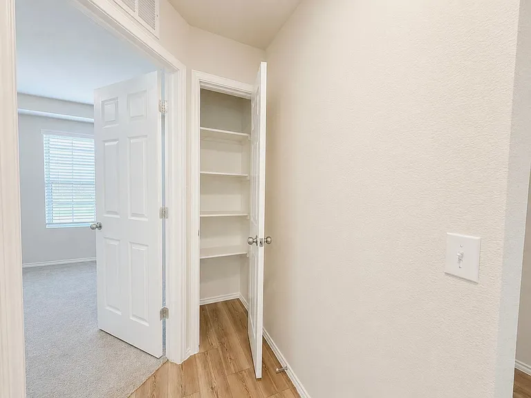 4533 Greenham Ln — Photo 5