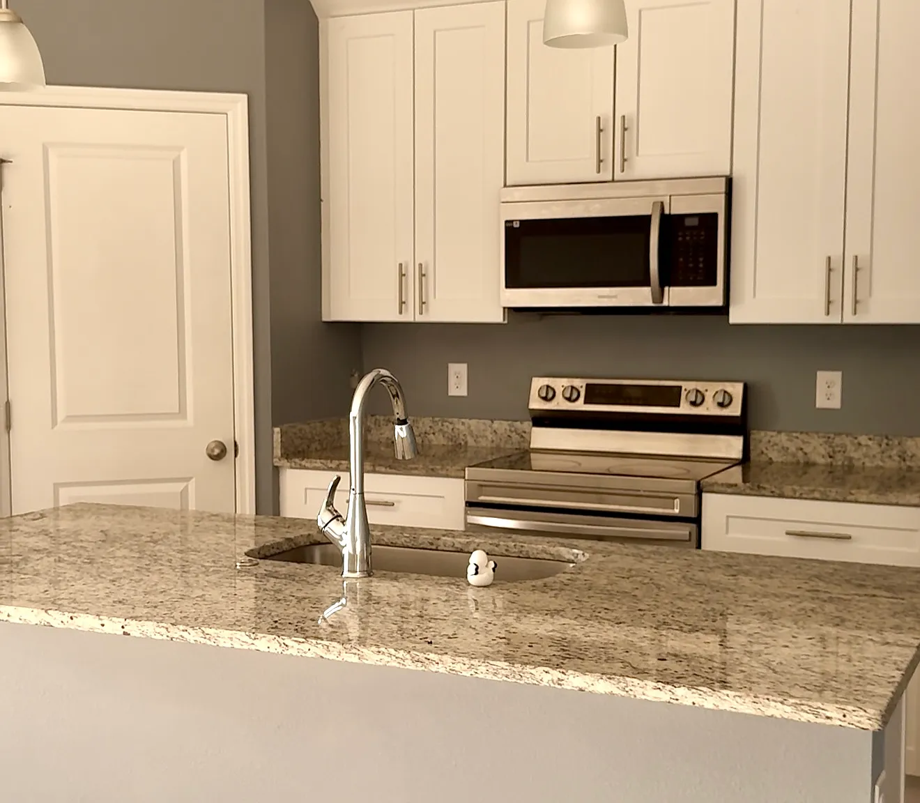 4 bed, 1660 sqft, $2,000 — Photo 4