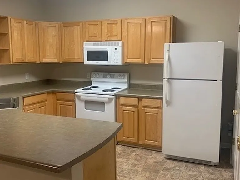 180 Wexford Dr #103 — Photo 3