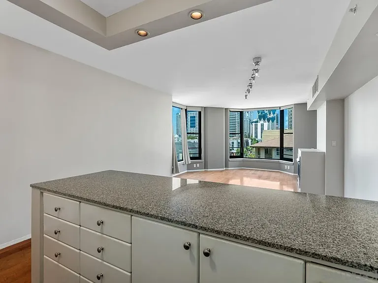500 W Harbor Dr #714 — Photo 5