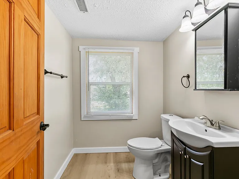 125 E Charles St — Photo 6
