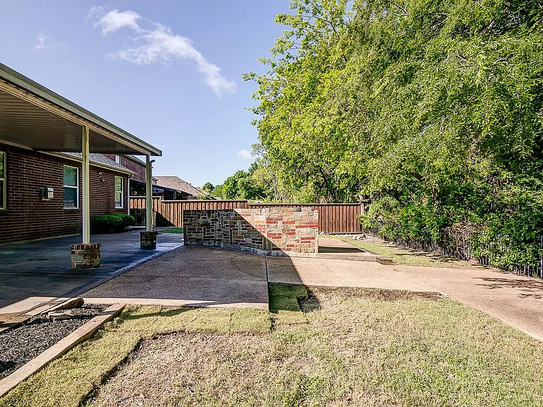 2504 Cypress Point Dr — Photo 5