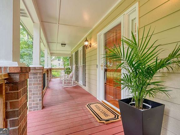 4th image of 575 Teresa Ln