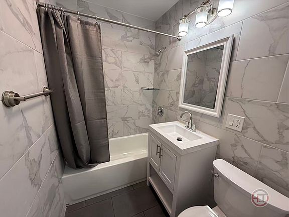 2nd image of 1623 Garfield St APT 1R