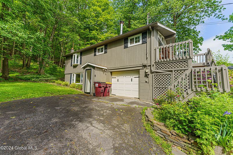 3rd image of 937 Altamont Voorheesville Road