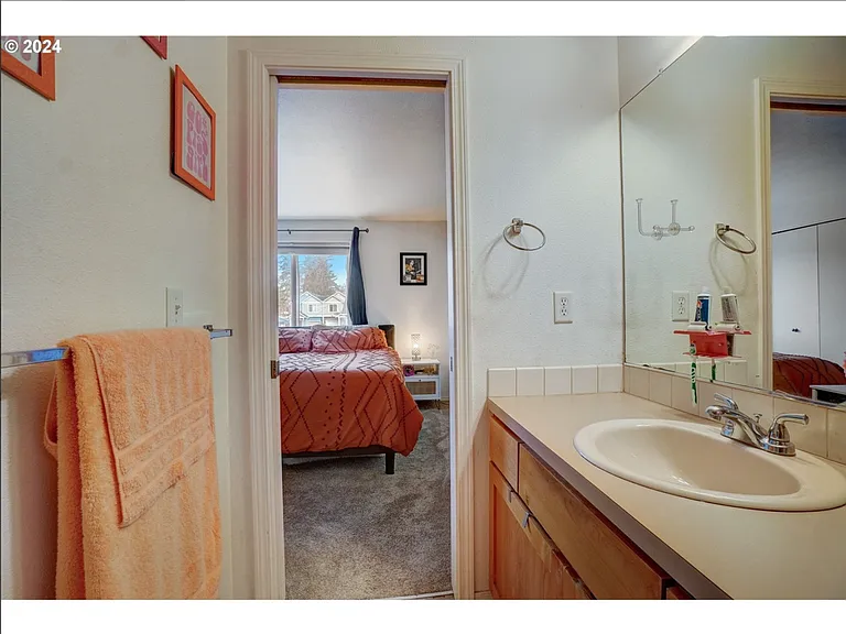 11821 SE Pine St — Photo 9