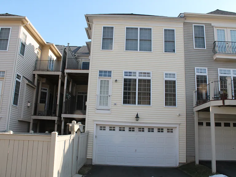 24907 Earlsford Dr — Photo 24