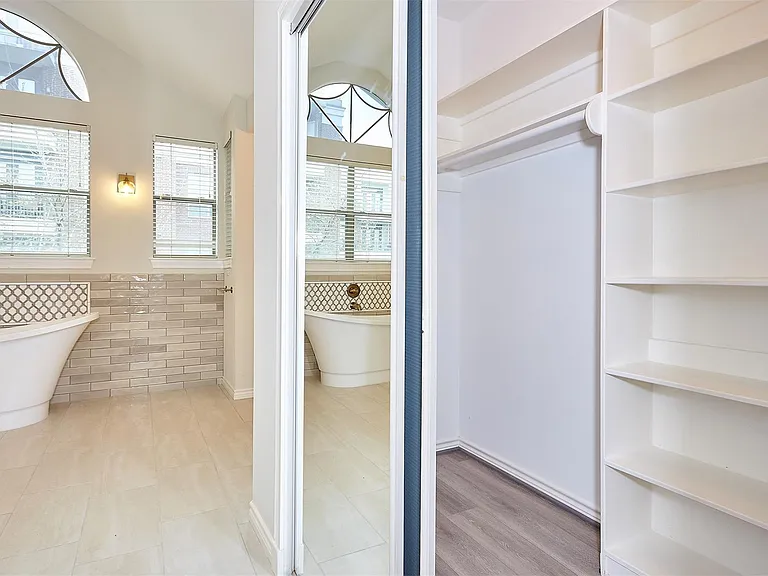 110 E Detering St — Photo 32