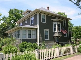 1001 W State St, Geneva, IL 60134