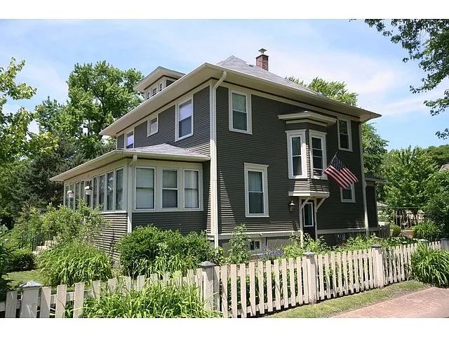 1001 W State St photo 1
