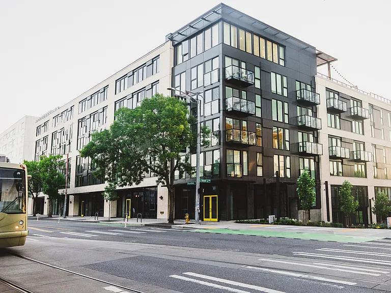 Set in the Capitol Hill neighborhood, Modera Broadway is minutes from South Lake Union, Pike/Pine, and the dining and shopping of First Hill.