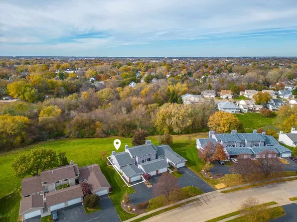 3032 Parkwild Dr, Bettendorf, IA 52722