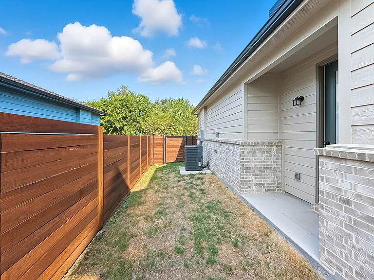 9525 Thorncrown Ln — Photo 29