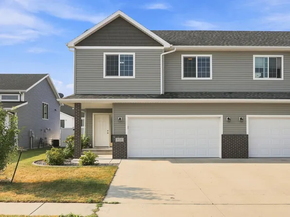 935 Eaglewood Ave W, West Fargo, ND 58078