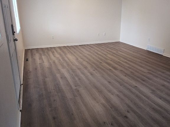 3rd image of 408 E 4th St