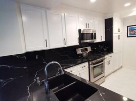 260 Cagney Ln, Newport Beach, CA