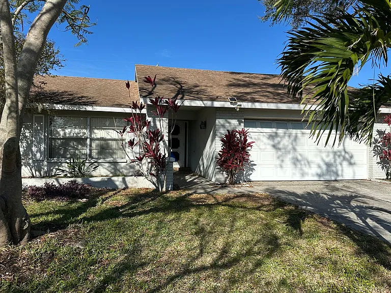 6535 Waterford Cir — Photo 1