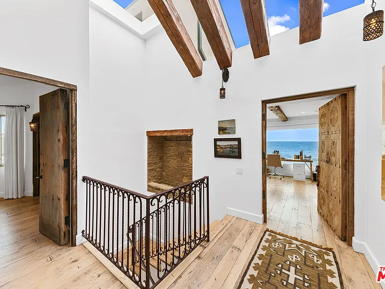 24920 Malibu Rd — Photo 15