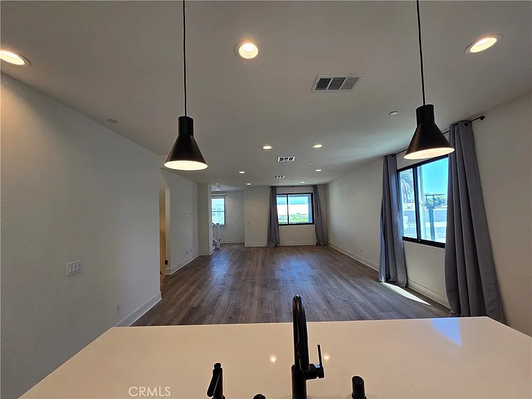 250 N Standard Ave — Photo 5