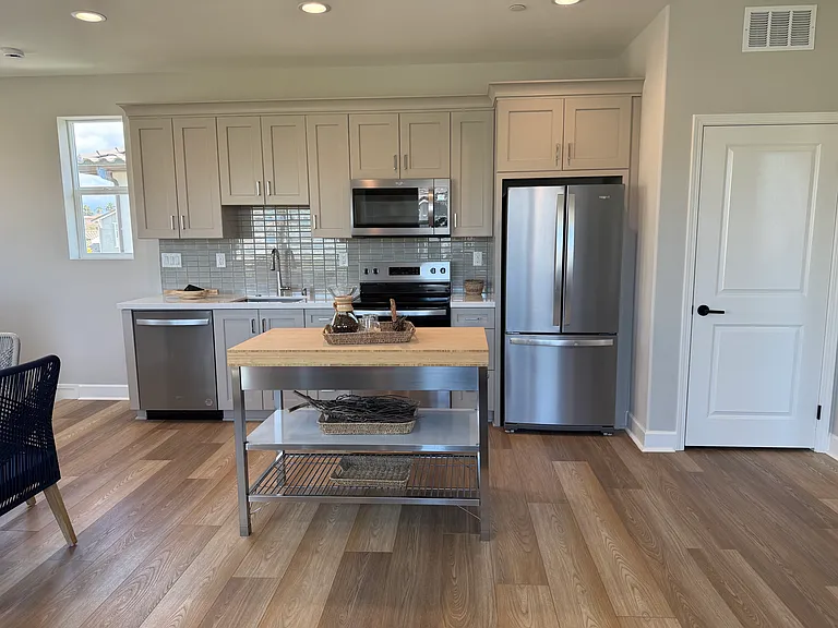 137 S Nevada Ave — Photo 2