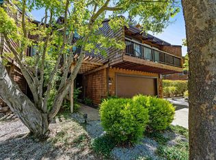 160 Ravenhill Rd, Orinda, CA 94563