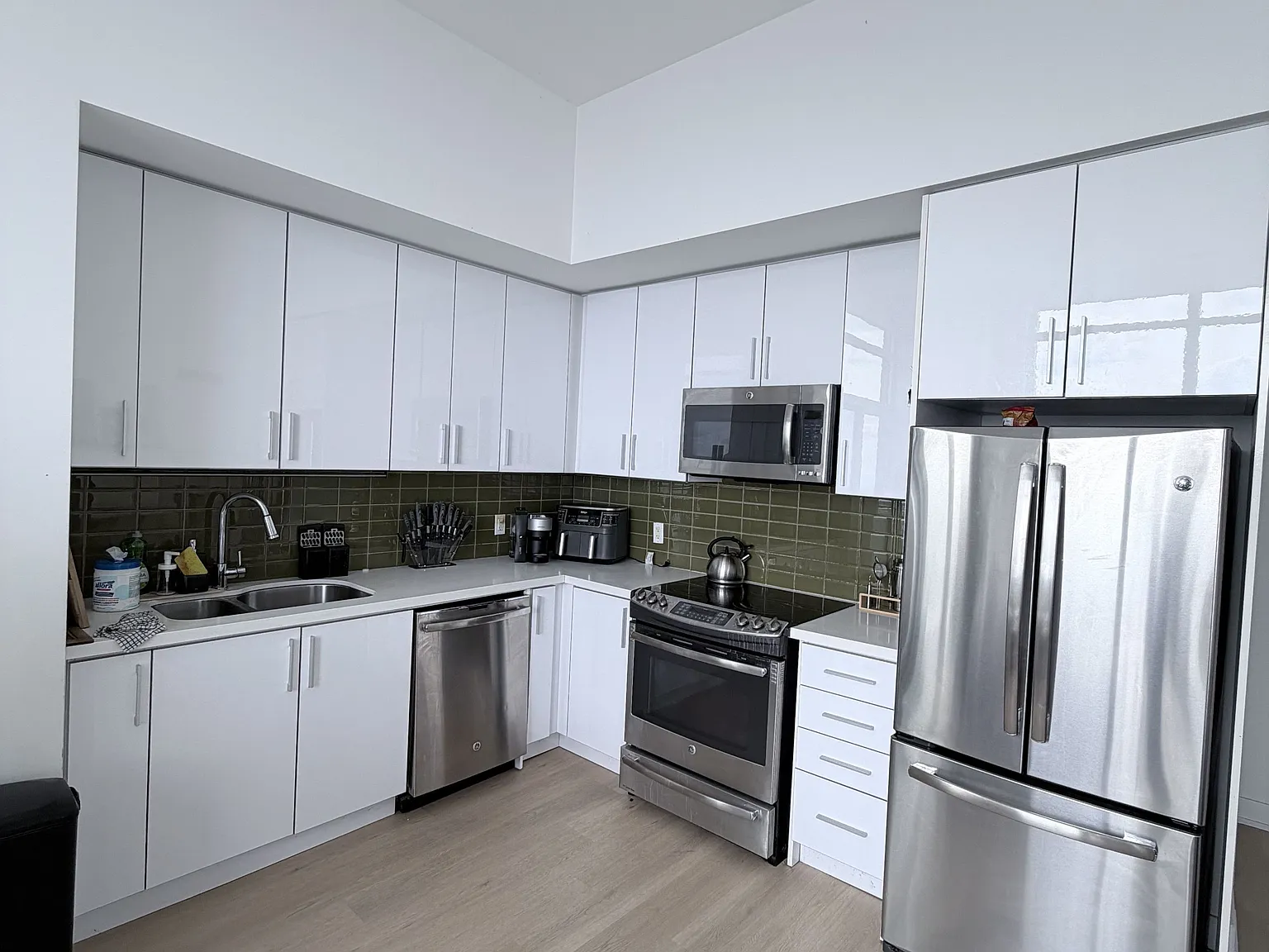 2 bed, $4,250 — Photo 3