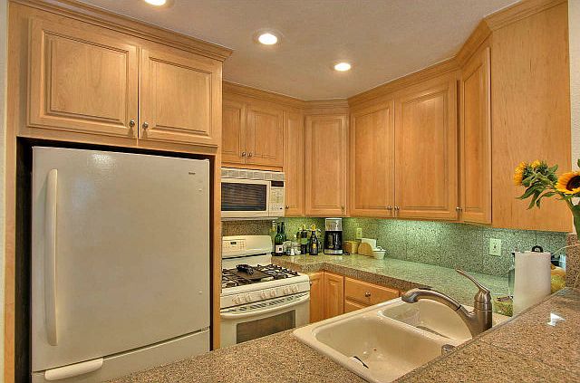 1st image of 381 Boynton Ave #7