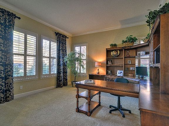 5th image of 3331 Black Oak Dr