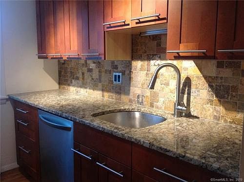 5th image of 220 Main St APT 10B