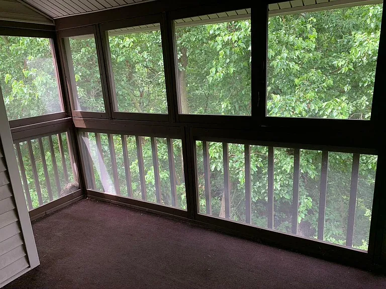 Lovely screened in deck to listen to the birds while you are enjoying your morning coffee!