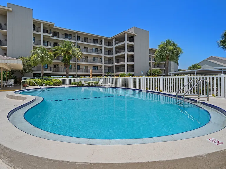 Another view of the pool on Aquila