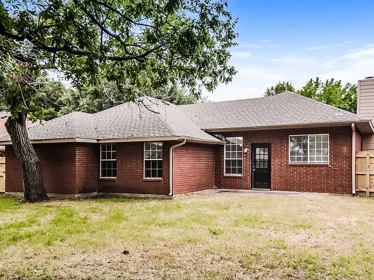 2115 Lattimore St — Photo 16