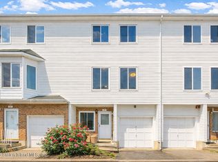 28 Jamie Ln, Staten Island, NY 10312