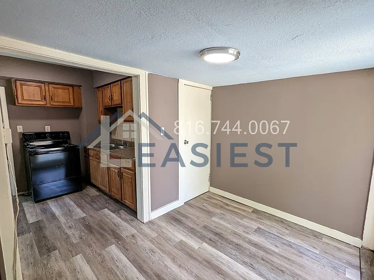 4028 Indiana Ave — Photo 5