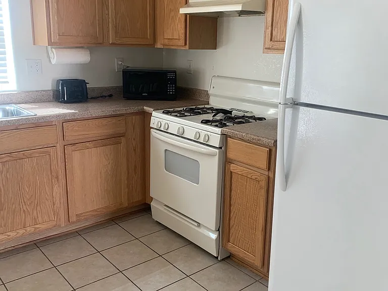 2315 N Juniper Ln — Photo 3