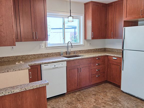 4th image of 32243 Beechwood Dr
