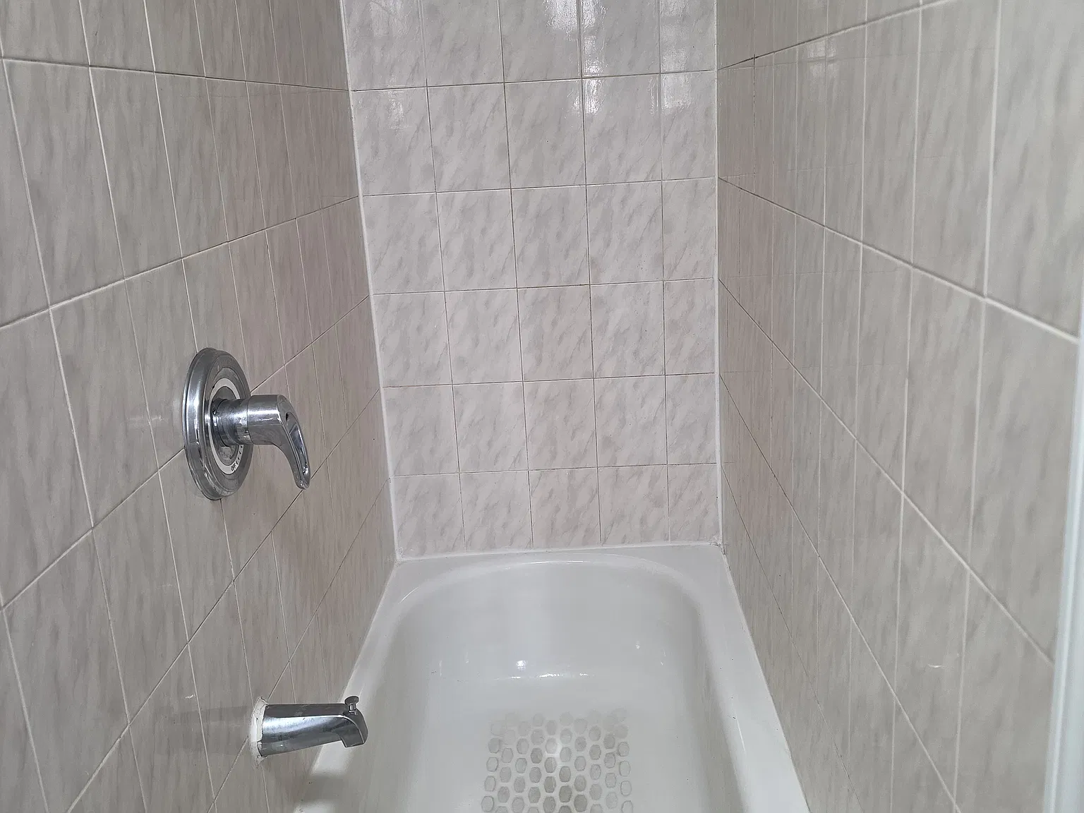531 East 6th Street — Photo 4