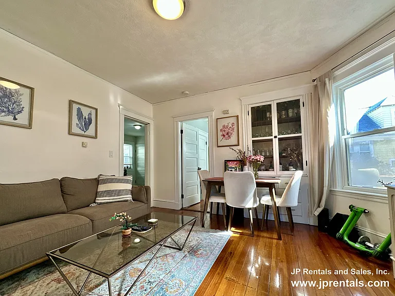 369 Centre St #2 — Photo 8