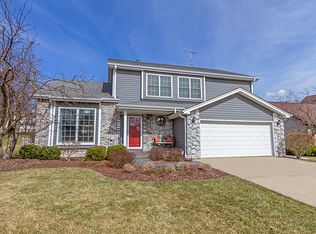 335 Stone Ave, Lake Zurich, IL 60047