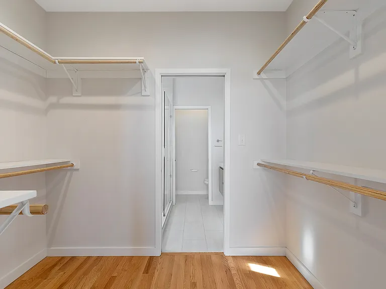1310 W Clay St — Photo 16