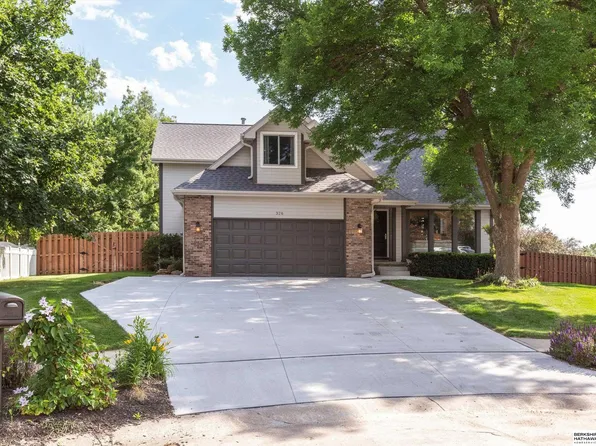 326 Bauman Cir, Gretna, NE 68028